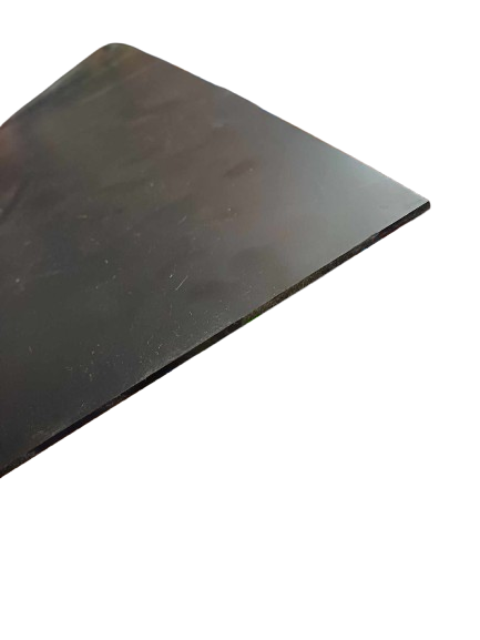 Bavette PEHD noire 4mm - 65cmx20cm (roue avant)